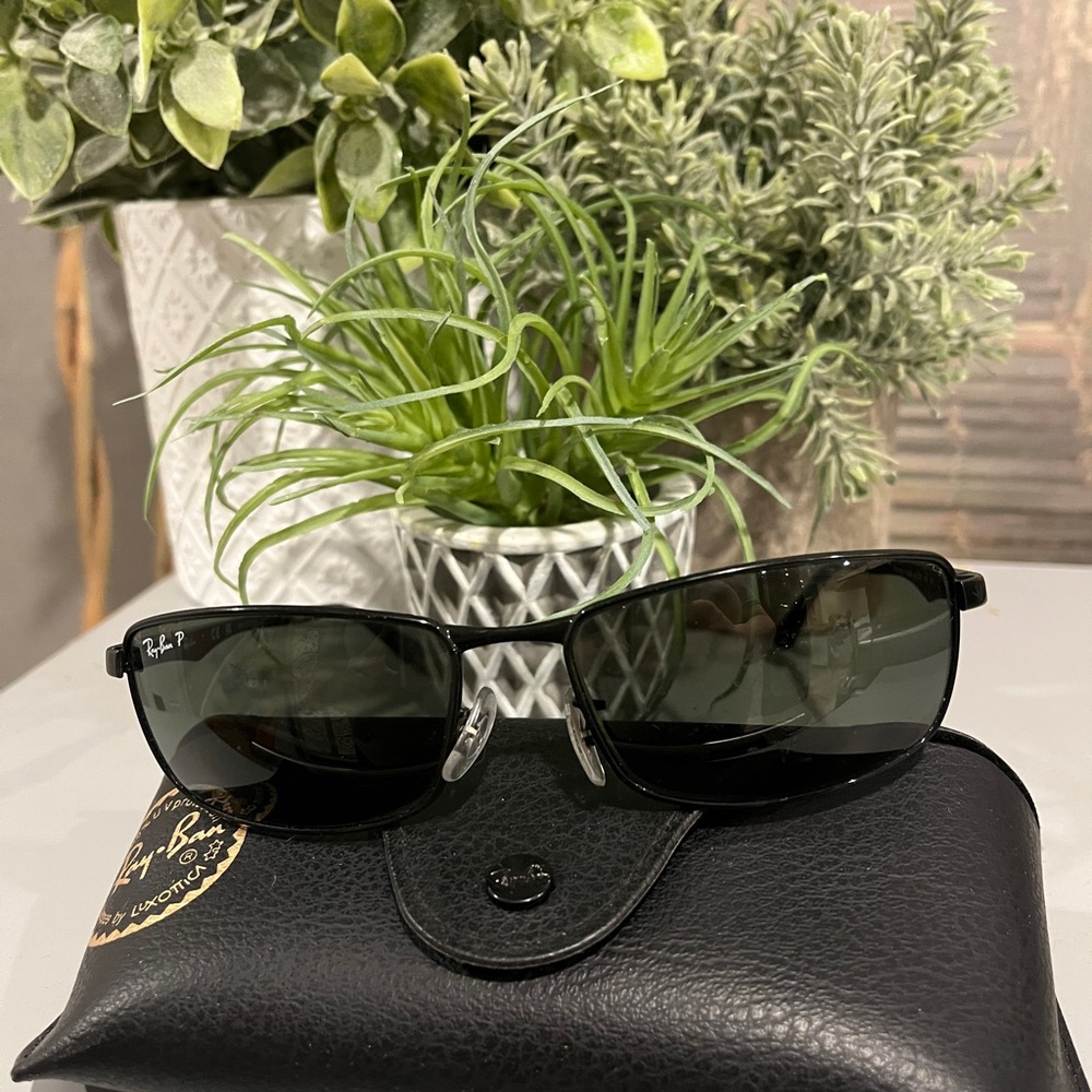 Ray-Ban Black Sunglasses Raybans with Case